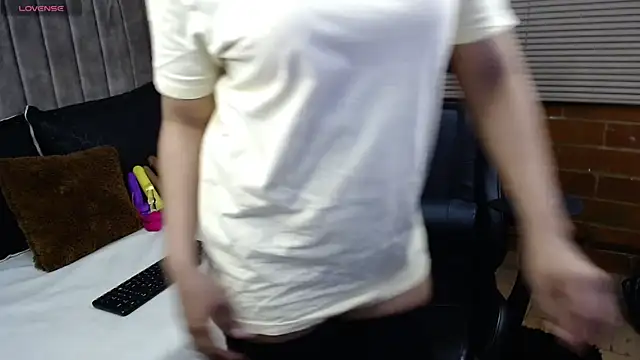 Amelia-Voss online show from November 14, 2025, 2:43 pm