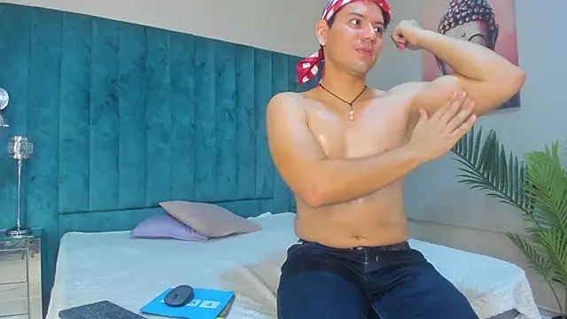 DhannLee online show from November 17, 2025, 1:15 pm