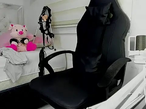 goddess of bitches online show from February 3, 2026, 4:54 am