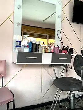 XIIMENA7 online show from November 14, 2025, 6:22 pm