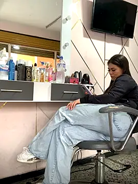 XIIMENA7 online show from November 15, 2025, 8:35 pm