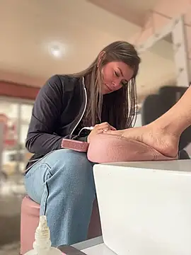 XIIMENA7 online show from November 25, 2025, 5:35 pm