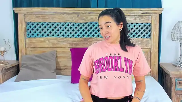 Chelsea Russell01 online show from November 27, 2025, 2:56 am