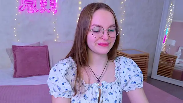 MadisonSmitt online show from February 3, 2026, 5:16 am