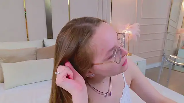 MadisonSmitt online show from April 17, 2026, 5:10 am