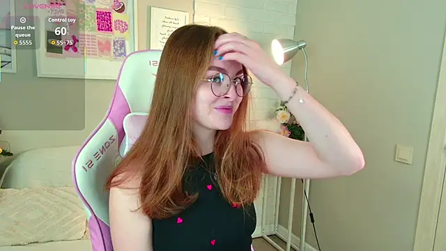 MadisonSmitt online show from December 21, 2025, 5:09 am