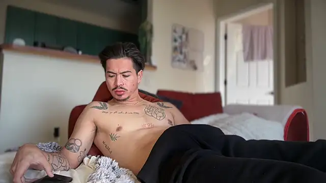 nudecouple100 online show from December 1, 2025, 5:25 pm