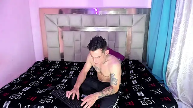 Sexybigjefffx online show from December 4, 2025, 9:03 pm