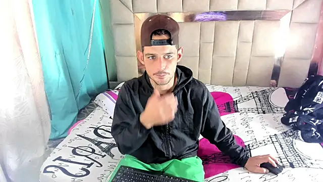 Sexybigjefffx online show from December 15, 2025, 6:36 pm