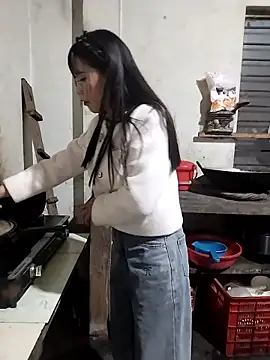 Snapshot of gugu0022 chatting on February 19, 2026, 10:56 am gugu0022 online show from February 19, 2026, 10:56 am