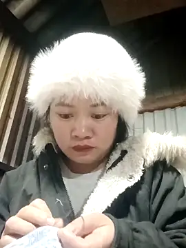 LyZii2k7 online show from November 18, 2025, 10:45 pm