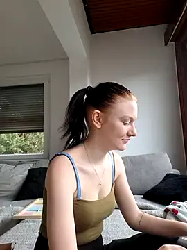 Lilly hase online show from November 27, 2025, 12:16 pm