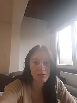 Lilly hase online show from November 26, 2025, 12:27 pm