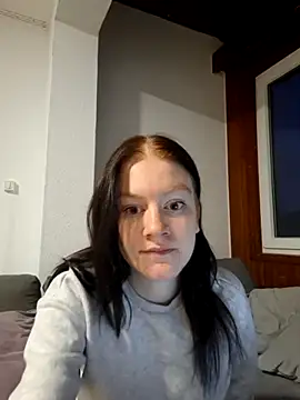 Lilly hase online show from November 21, 2025, 6:23 am