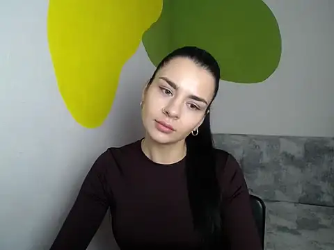 divina kira online show from December 16, 2025, 2:43 pm