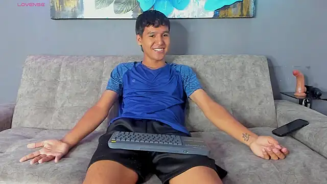 Snapshot of Carl-Milton chatting on November 25, 2025, 12:22 am Carl-Milton online show from November 25, 2025, 12:22 am