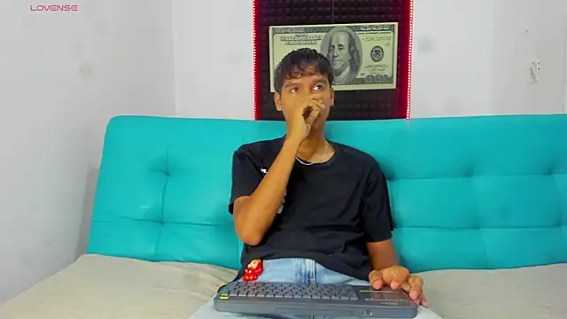 Snapshot of Carl-Milton chatting on December 2, 2025, 6:37 am Carl-Milton online show from December 2, 2025, 6:37 am