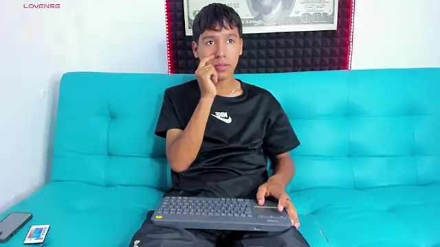 Snapshot of Carl-Milton chatting on November 15, 2025, 12:14 am Carl-Milton online show from November 15, 2025, 12:14 am