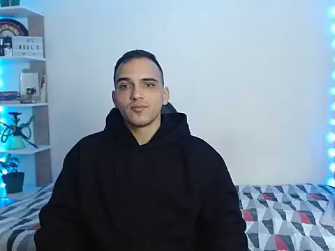 Maax30233 online show from November 29, 2025, 4:18 pm