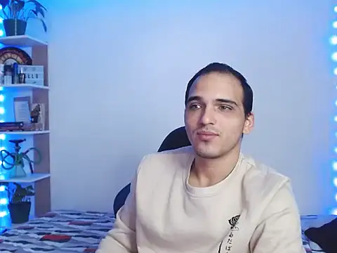 Maax30233 online show from November 17, 2025, 4:55 pm