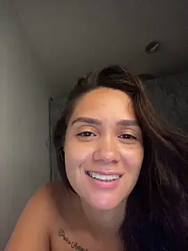 carolsapequinha online show from April 4, 2026, 12:01 pm