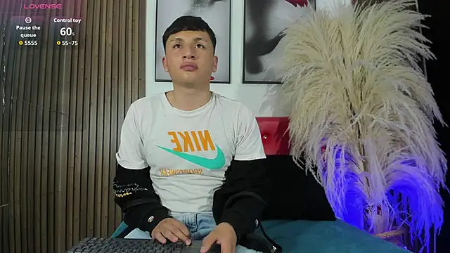 Sweet Smiith online show from November 19, 2025, 7:25 pm