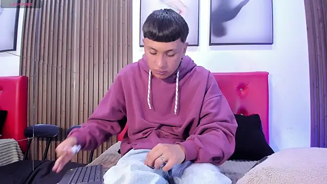 Sweet Smiith online show from November 26, 2025, 7:25 pm