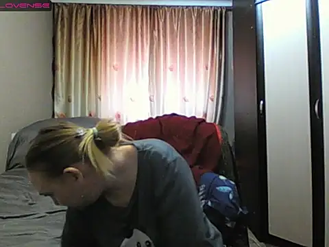 JenniDeep online show from February 16, 2026, 10:58 am