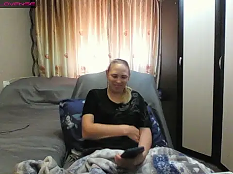 JenniDeep online show from May 29, 2026, 9:48 am