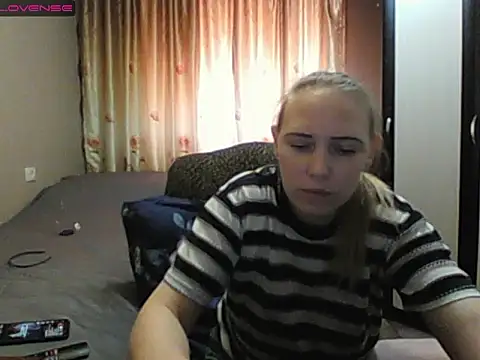 JenniDeep online show from April 12, 2026, 11:35 am