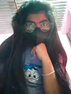 Snapshot of isha_sharma2002 chatting on December 4, 2025, 4:06 pm isha sharma2002 online show from December 4, 2025, 4:06 pm