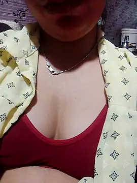 Snapshot of isha_sharma2002 chatting on November 18, 2025, 3:26 pm isha sharma2002 online show from November 18, 2025, 3:26 pm