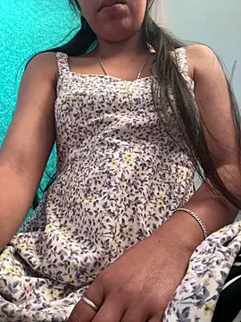 Snapshot of isha_sharma2002 chatting on February 16, 2026, 7:29 am isha sharma2002 online show from February 16, 2026, 7:29 am