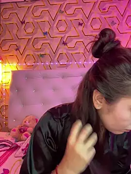 MelanyyJhonson15 online show from February 13, 2026, 2:22 am