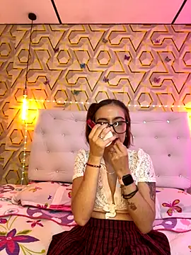 Snapshot of MelanyyJhonson15 chatting on November 28, 2025, 11:05 pm MelanyyJhonson15 online show from November 28, 2025, 11:05 pm