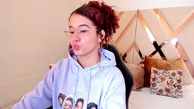 avrilwaynee online show from January 14, 2026, 11:47 am