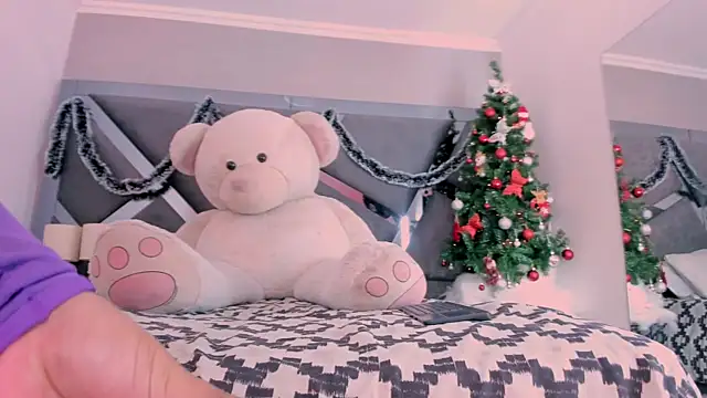 SnakeMuse online show from December 15, 2025, 12:49 am