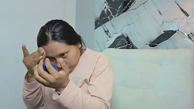 Hanna Goldenst online show from November 21, 2025, 9:03 pm