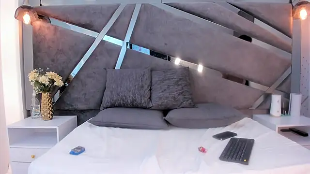 Sammy Gomez  online show from December 15, 2025, 8:25 pm