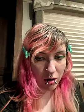 Snapshot of needlefaceUwU chatting on November 13, 2025, 8:29 am needlefaceUwU online show from November 13, 2025, 8:29 am