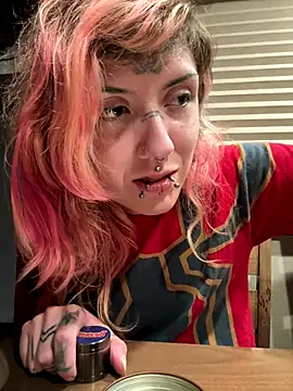 Snapshot of needlefaceUwU chatting on November 22, 2025, 8:35 am needlefaceUwU online show from November 22, 2025, 8:35 am