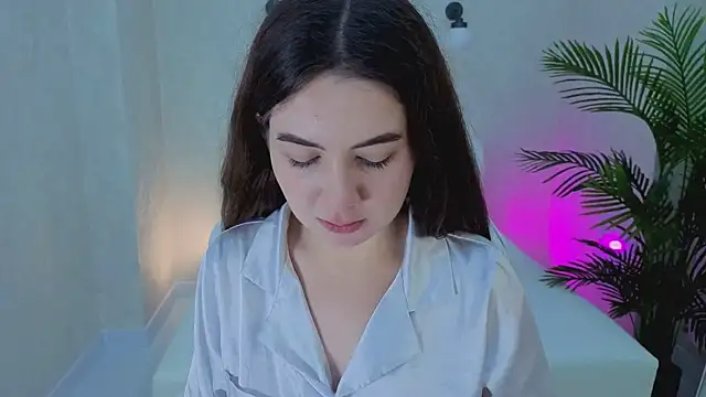 Snapshot of Lilia_Crown chatting on November 21, 2025, 5:01 pm Lilia Crown online show from November 21, 2025, 5:01 pm