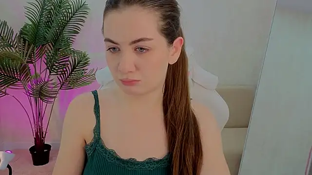 Snapshot of Lilia_Crown chatting on November 24, 2025, 3:34 pm Lilia Crown online show from November 24, 2025, 3:34 pm