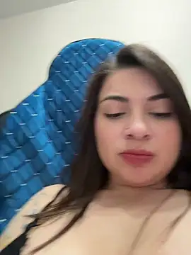 Snapshot of Lovynna chatting on May 24, 2026, 6:52 pm Lovynna online show from May 24, 2026, 6:52 pm