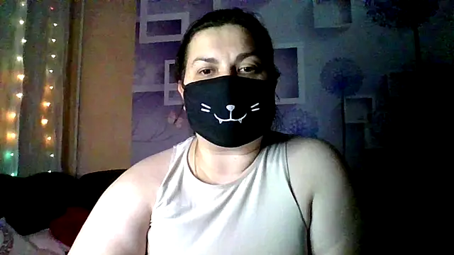 honey sweet couple online show from December 19, 2025, 8:00 pm