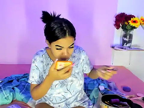 Snapshot of Rouse21 chatting on November 22, 2025, 11:20 am Rouse21 online show from November 22, 2025, 11:20 am