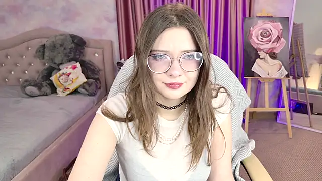 MaryMoorre online show from November 25, 2025, 4:18 pm