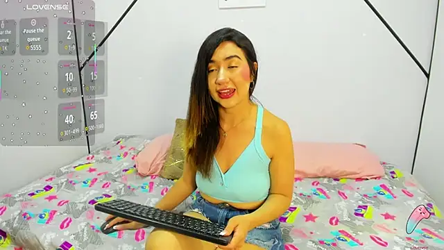 VictoriaRouge  online show from November 17, 2025, 8:24 pm