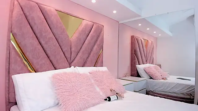 roxyflame  online show from November 16, 2025, 11:37 am