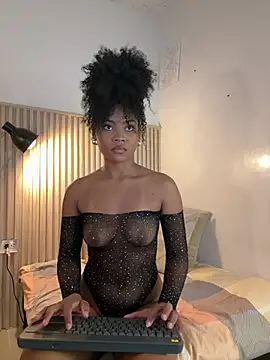 Snapshot of vanestraus chatting on February 24, 2026, 7:37 pm vanestraus online show from February 24, 2026, 7:37 pm